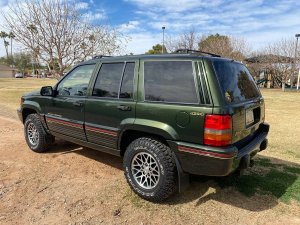 dont-let-this-one-get-away-74k-mile-1995-jeep-grand-cherokee-orvis-edition00i0i_aFxMipoeBwlz_0...jpg