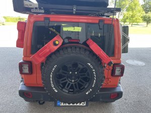 RT26010 Benzinkanister- Wasserkanister Rot für Jeep JK Wrangler